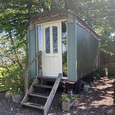 Rhodes To Serenity - Waterfall Shepherds Hut Cauldon Екстер'єр фото
