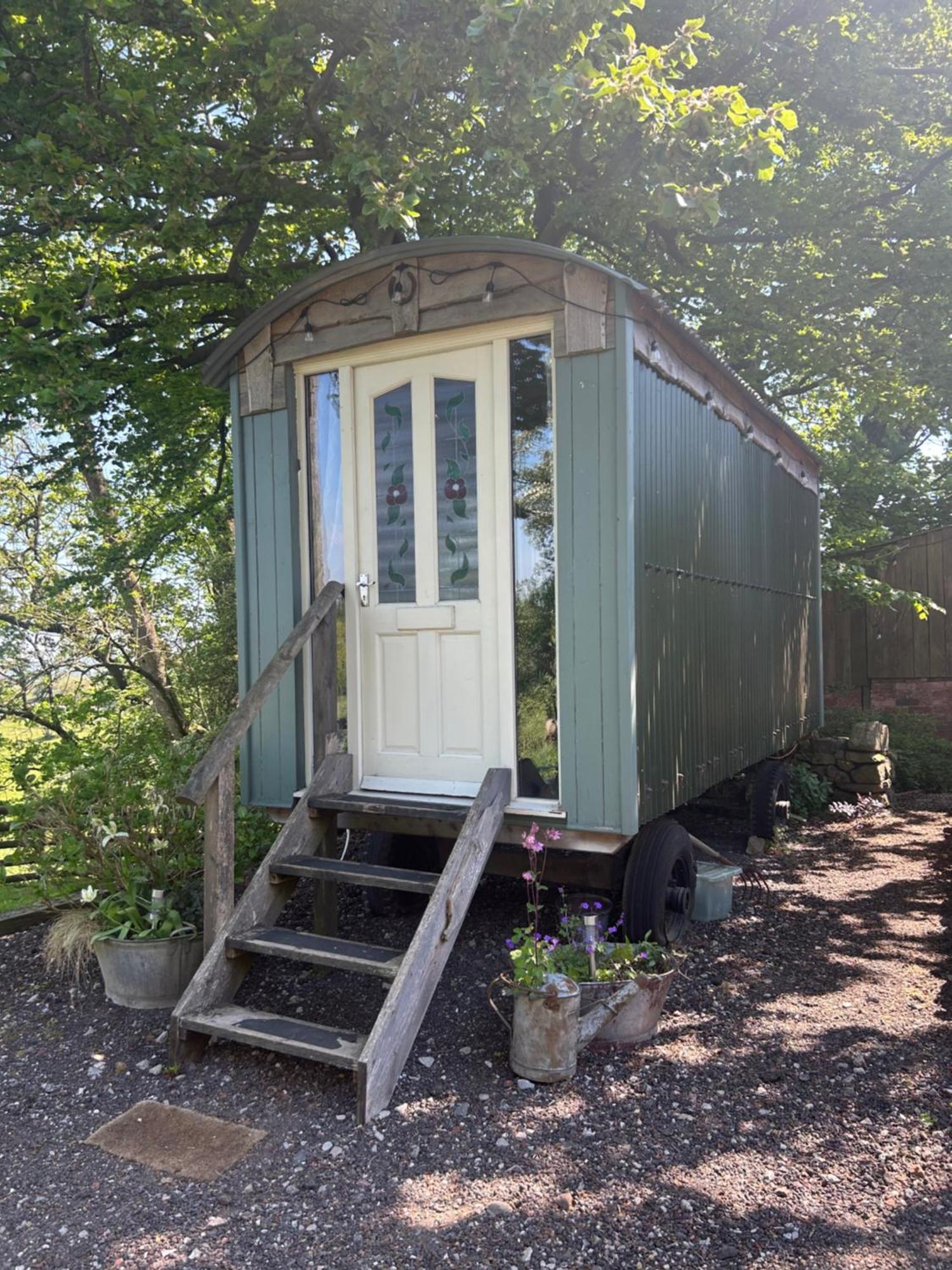 Rhodes To Serenity - Waterfall Shepherds Hut Cauldon Екстер'єр фото