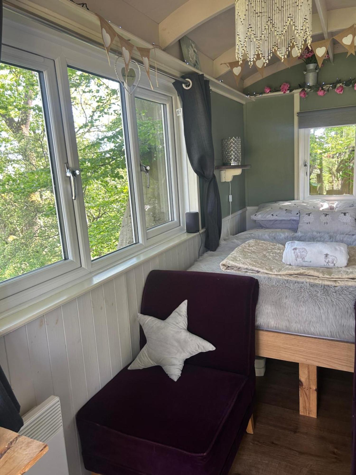Rhodes To Serenity - Waterfall Shepherds Hut Cauldon Екстер'єр фото